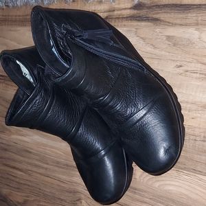 Skechers "Parallel" wedge bootie